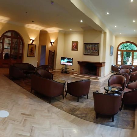 אזרו Hotel Panorama מראה חיצוני תמונה