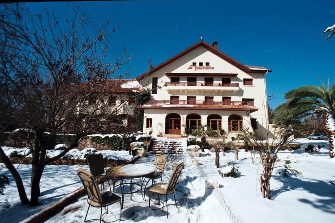 אזרו Hotel Panorama מראה חיצוני תמונה