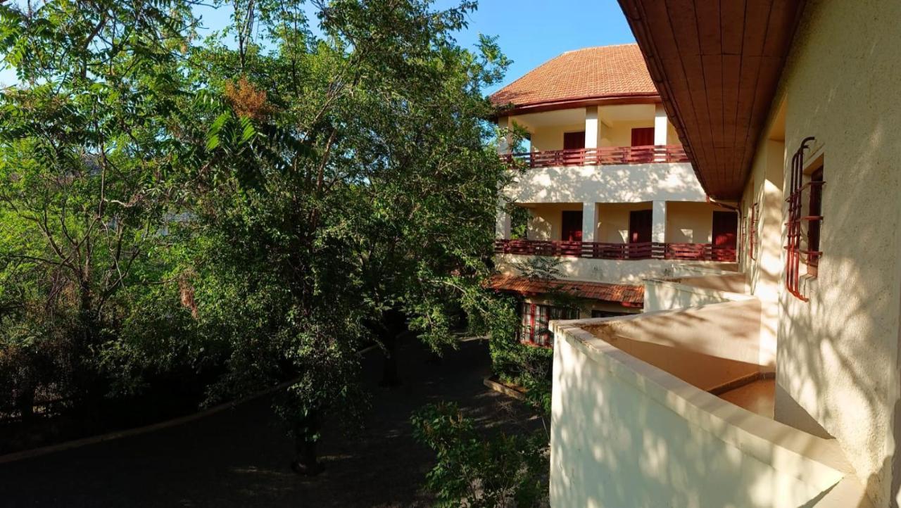 אזרו Hotel Panorama מראה חיצוני תמונה