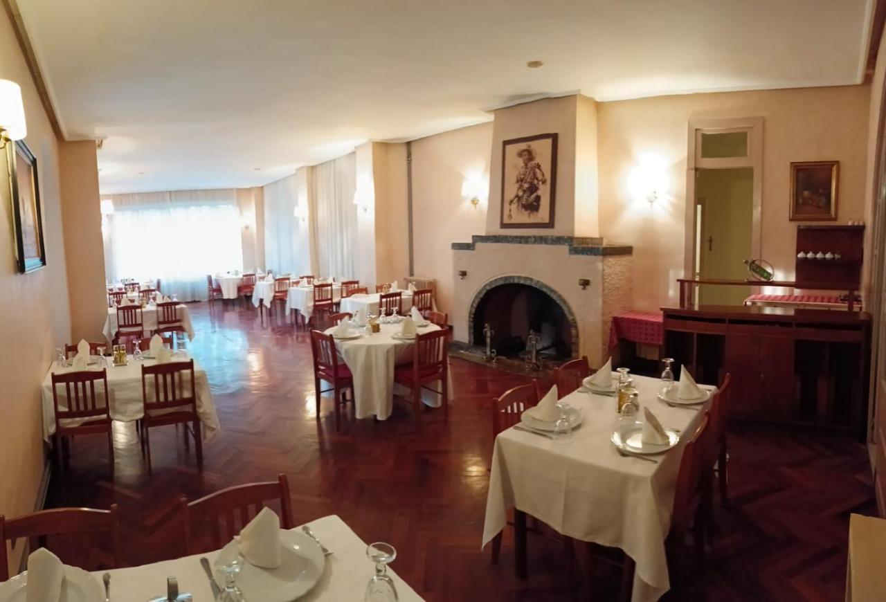 אזרו Hotel Panorama מראה חיצוני תמונה