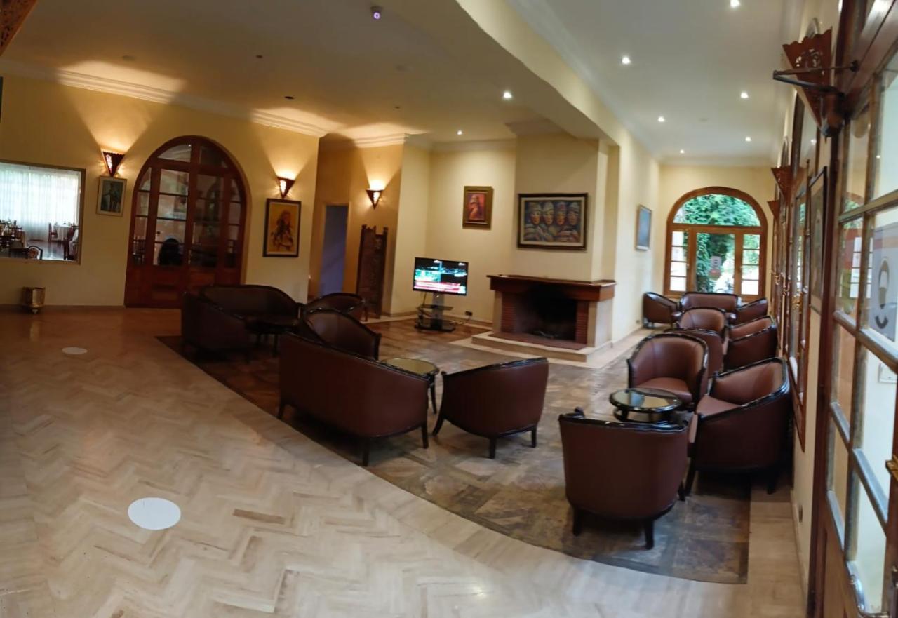 אזרו Hotel Panorama מראה חיצוני תמונה
