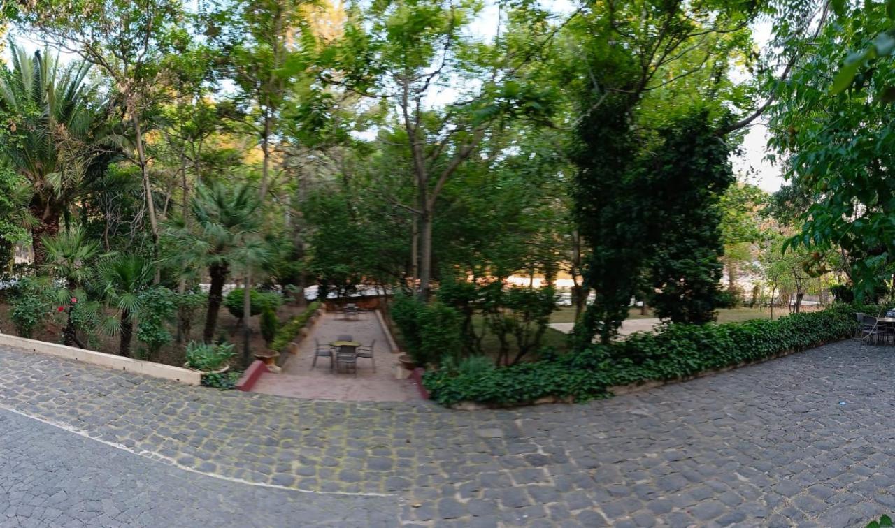 אזרו Hotel Panorama מראה חיצוני תמונה