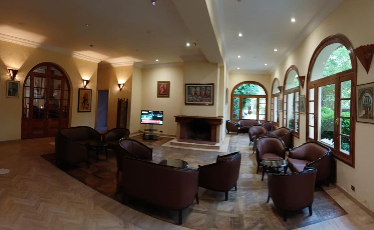 אזרו Hotel Panorama מראה חיצוני תמונה