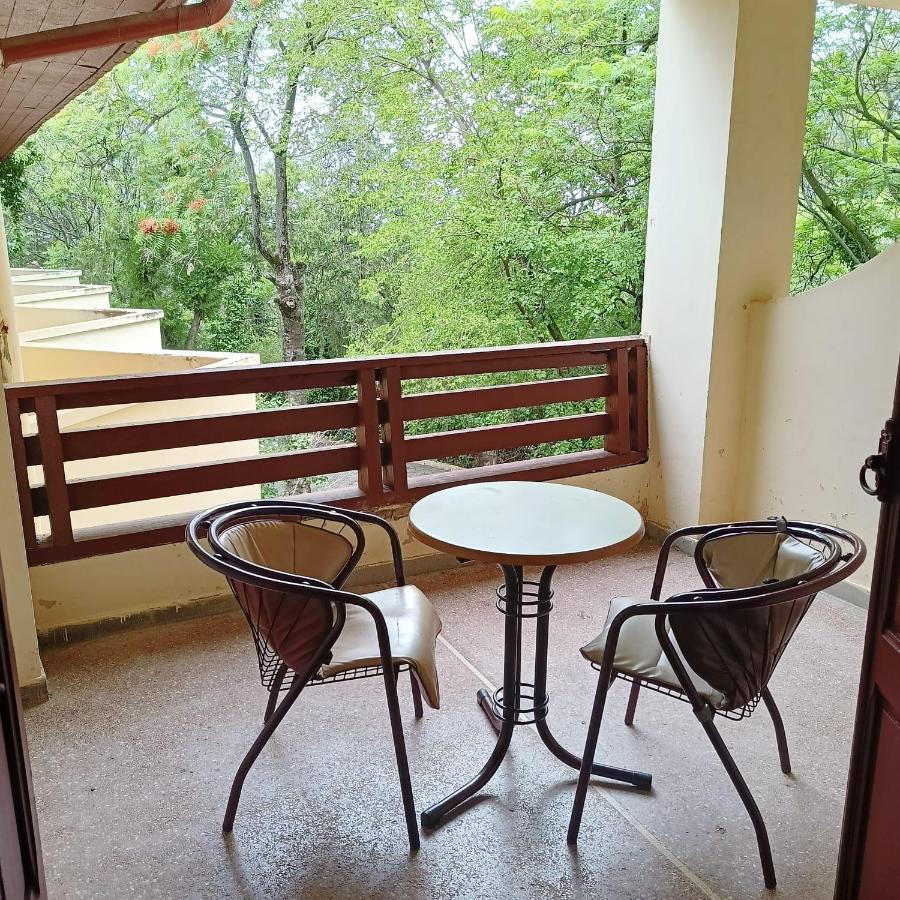 אזרו Hotel Panorama מראה חיצוני תמונה