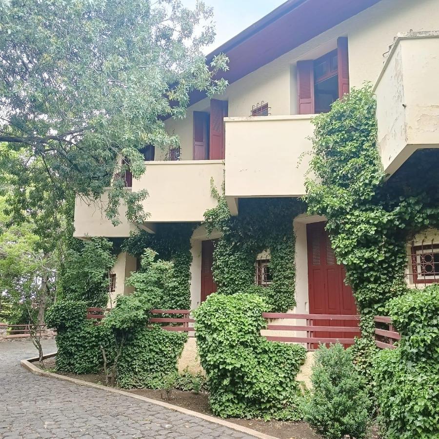 אזרו Hotel Panorama מראה חיצוני תמונה